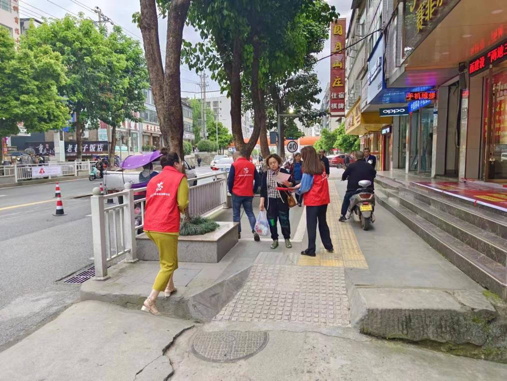 巴中市秦巴農(nóng)業(yè)融資擔保股份有限公司開展“創(chuàng)建文明城市，傳遞文明理念”主題創(chuàng)文宣傳活動