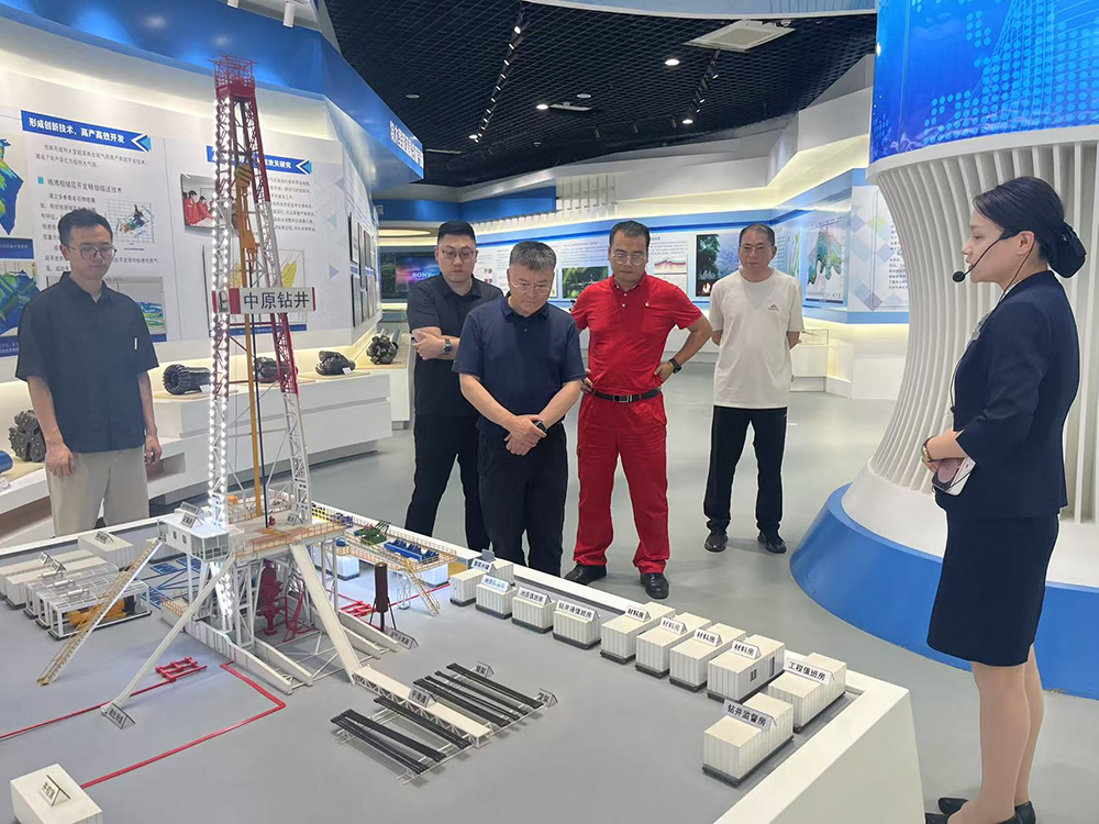 集團(tuán)黨委副書(shū)記、總經(jīng)理沈鵬帶隊(duì)到普光氣田考察交流